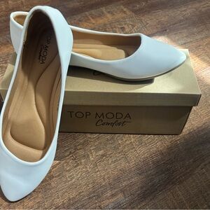 TOP Moda Women's White Flats
